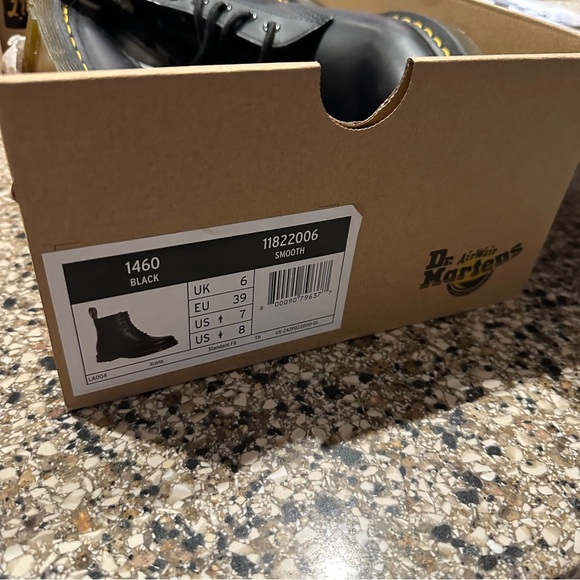 Brand  New Dr Martin’s women size 8 - Picture 2 of 3